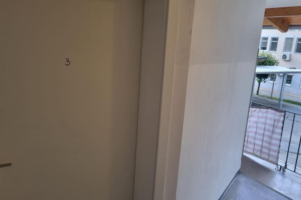 Apartment Mit 2 Betten Inklusive Gratis Parkplatz Graz Buitenkant foto