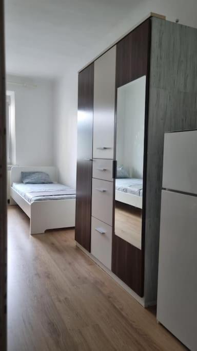Apartment Mit 2 Betten Inklusive Gratis Parkplatz Graz Buitenkant foto